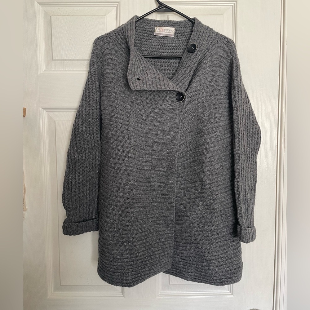 Fisherman Ireland Small Elegant Gray two Button Cardigan 95% Wool 5% Cashmere